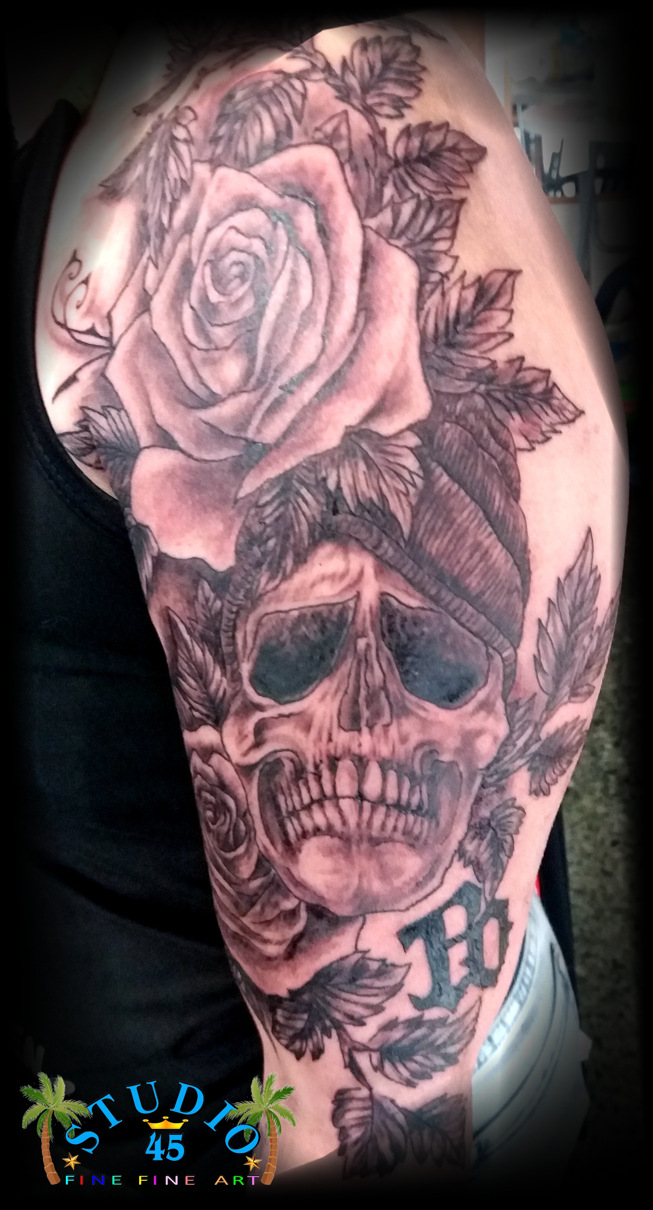 Boehse Onkelz Tattoo Skull Rose Black and Grey Recklinghausen STUDIO 45